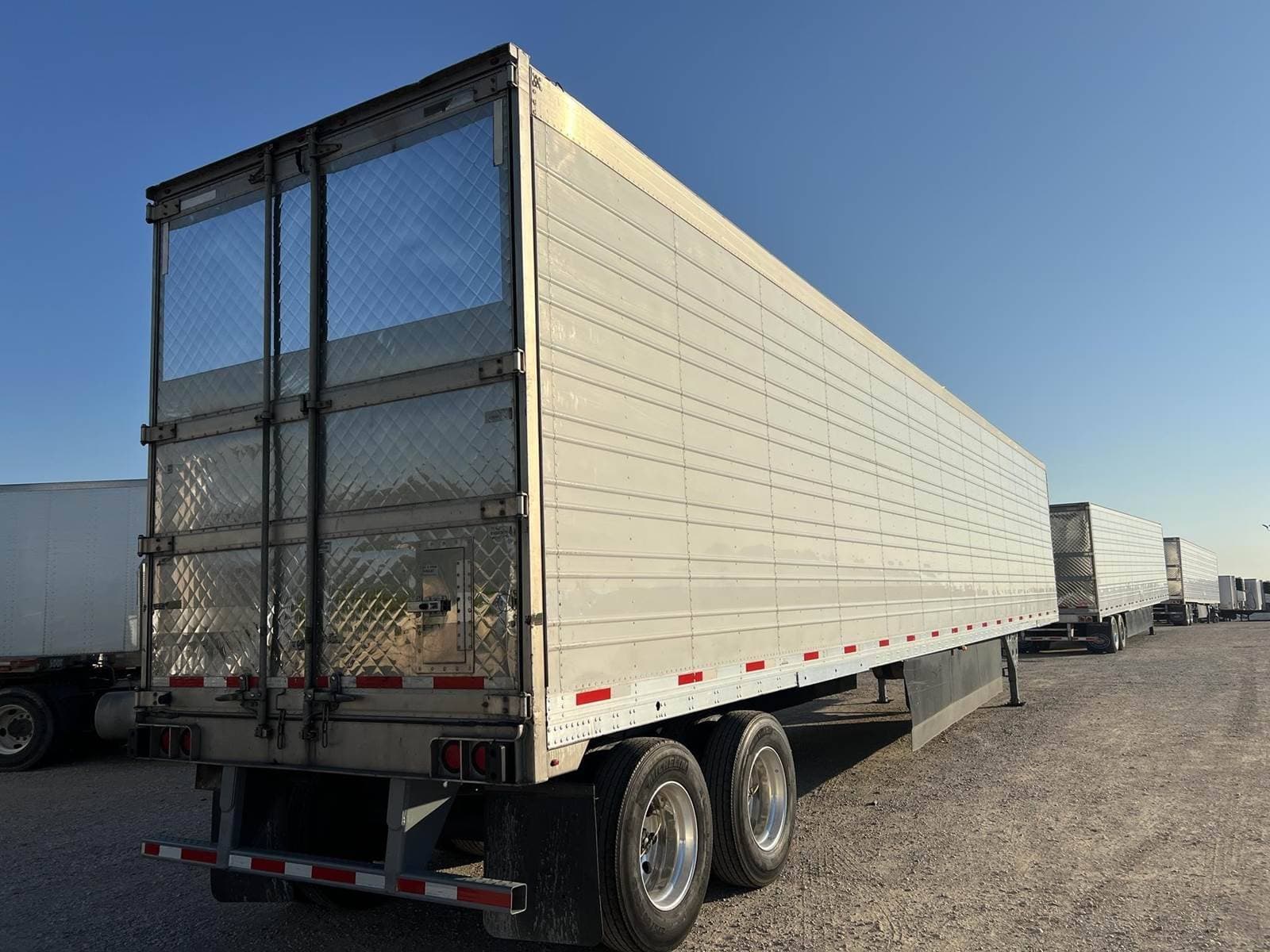 2019 Utility Reefer image 3