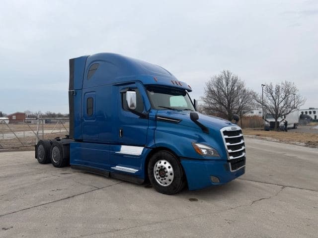 2023 Freightliner Cascadia image 2