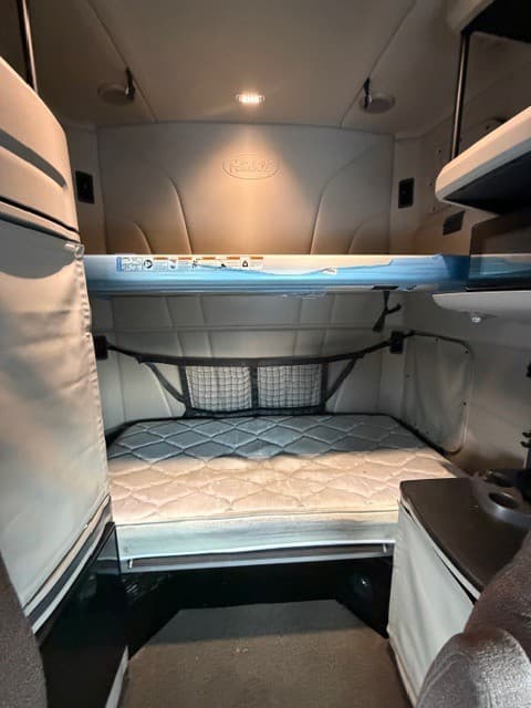 2024 Peterbilt 579 image 8