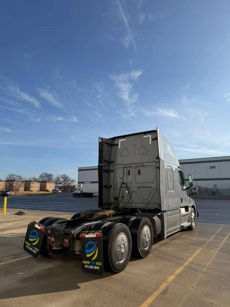 2024 Freightliner Cascadia image 3