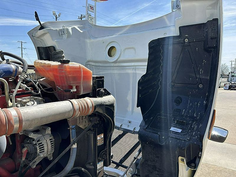 2021 Peterbilt 579 image 11