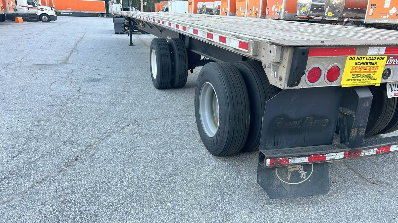 2013 Great Dane 53 ft Flatbed Trailer - Air Ride Suspension image 9