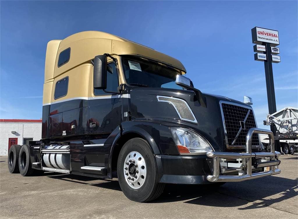 2015 Volvo VNL670 image 1