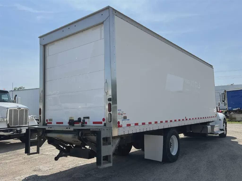 2022 Peterbilt 337 image 4