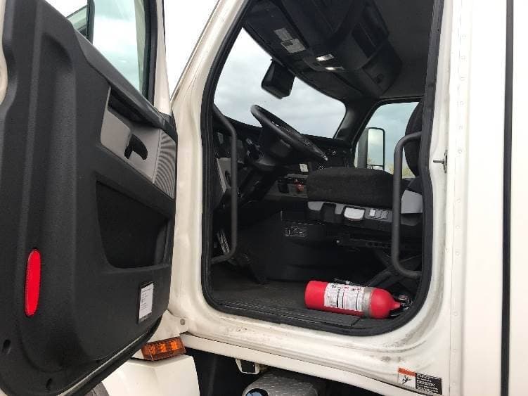 2021 Freightliner Cascadia image 10