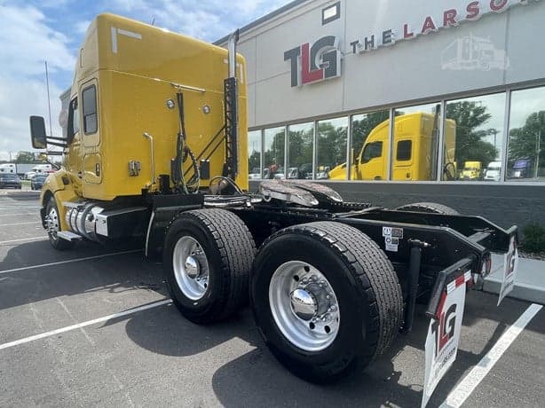 2021 Kenworth T680 image 3