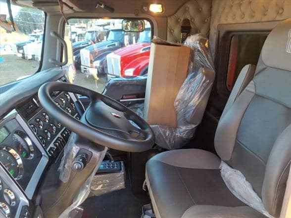 2026 Kenworth W900 image 13