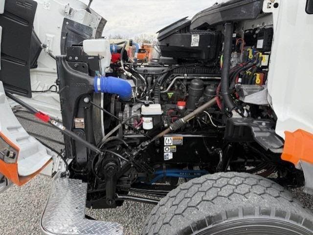 2023 Peterbilt 567 image 6