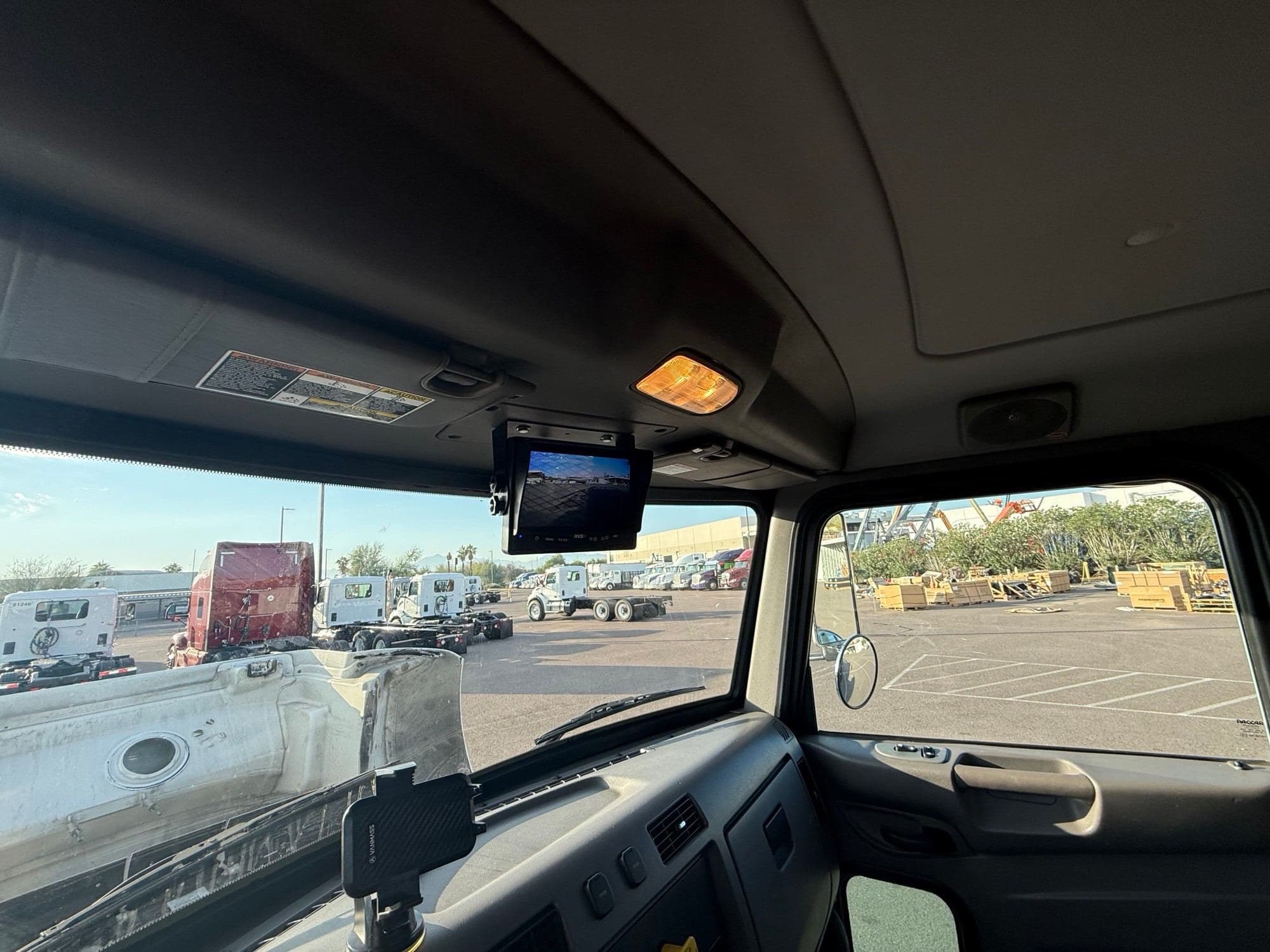 2020 Peterbilt 337 image 13