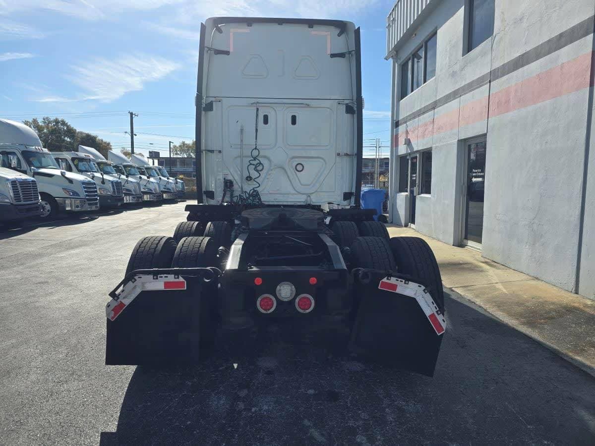 2020 Freightliner Cascadia 126 Sleeper Semi Truck - 80" Condo Sleeper, 455HP, 12 Speed Automatic image 5