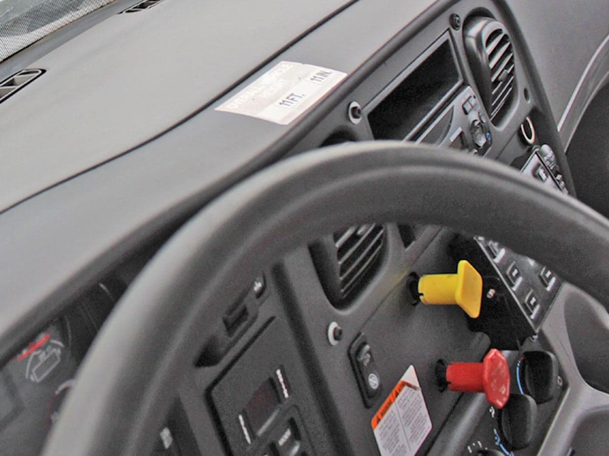 2015 Freightliner M2 image 19