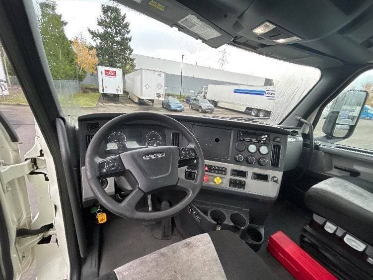 2019 Freightliner Cascadia 126 Day Cab Truck - 455HP, 12 Speed Automatic image 11
