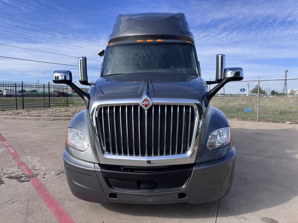 Used 2021 INTERNATIONAL LT625 image 14