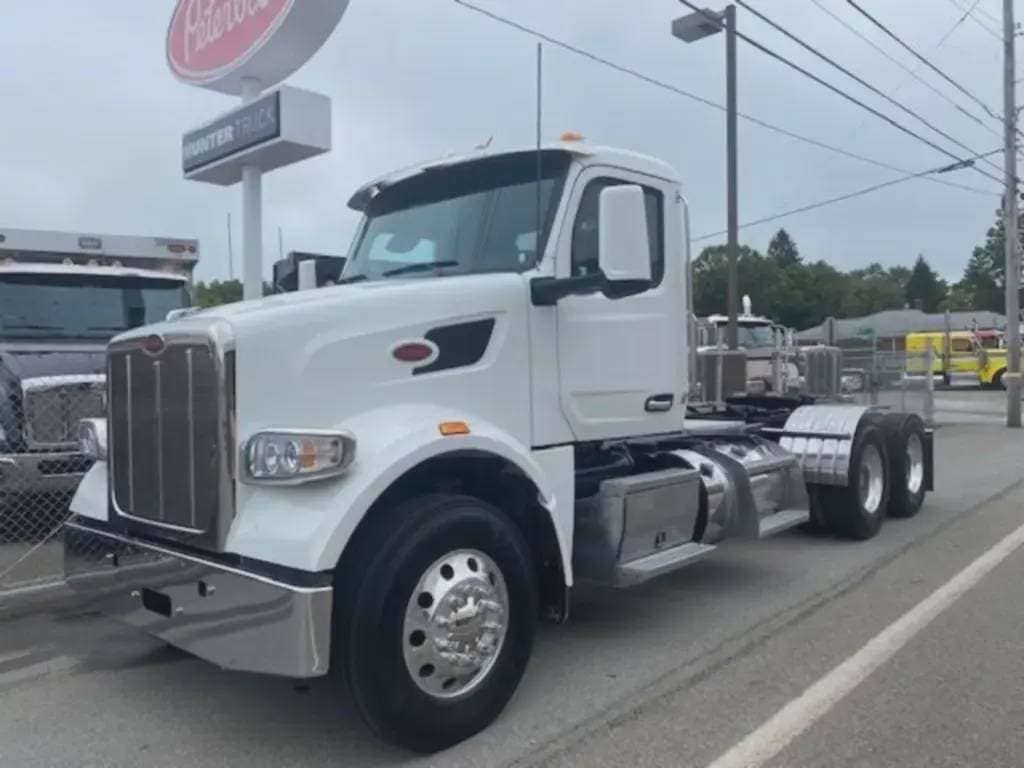 2023 Peterbilt 567 image 1