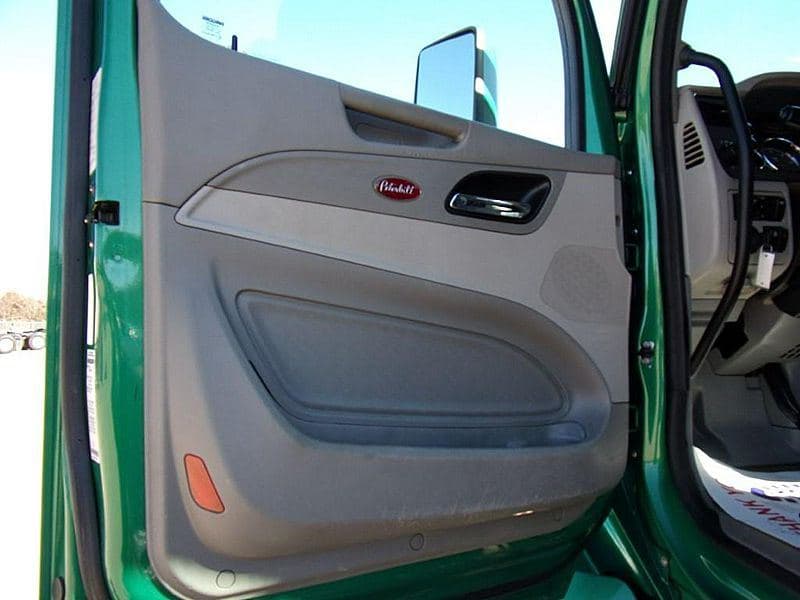 2020 Peterbilt 579 image 8