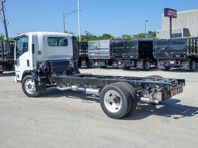 2025 Chevrolet 5500 XG LCF Gas Work Truck 150" Wheelbase Cab Chassis image 4