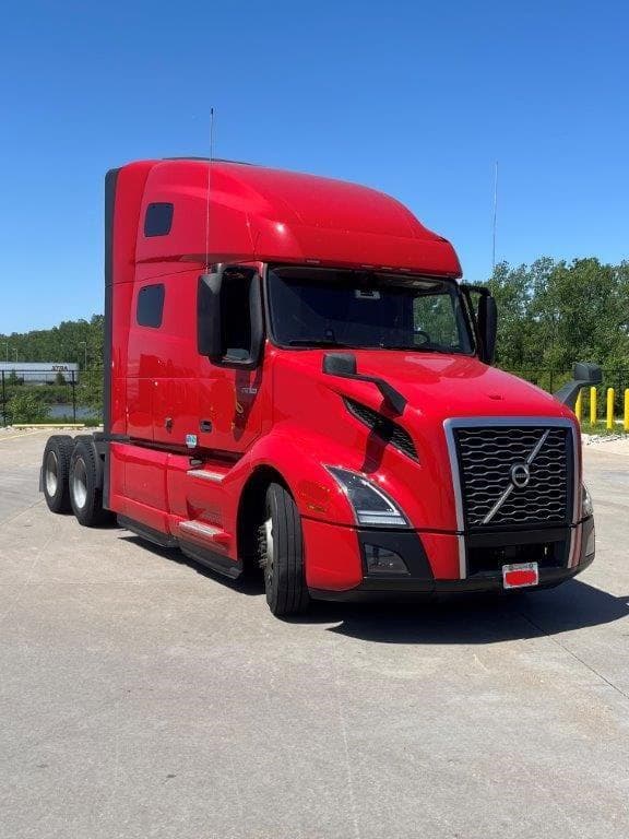 2023 Volvo VNL64T760 image 3