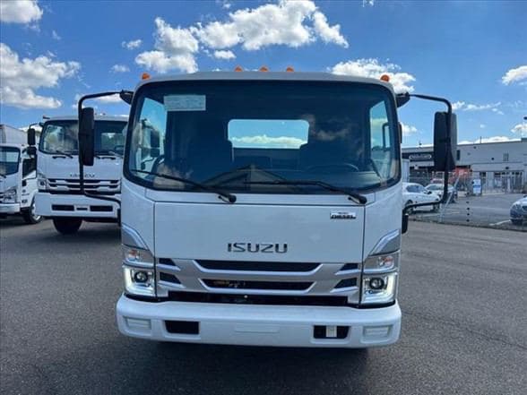 2024 Isuzu NRR image 2