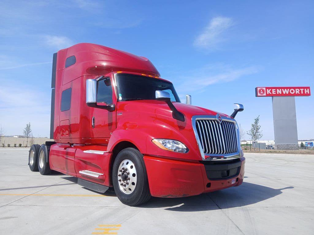 Used 2021 INTERNATIONAL LT625 image 1