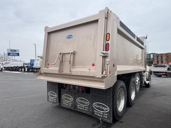 2025 Kenworth T880 image 2