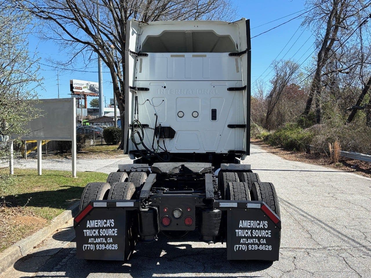 2018 International LT625 image 9