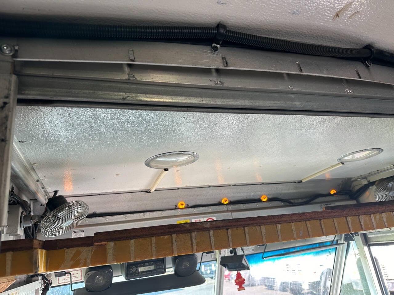 2014 Freightliner MT45 image 38