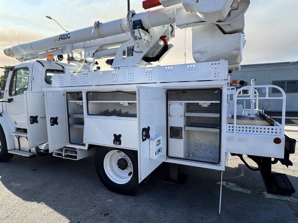 2015 Freightliner M2 106 image 24