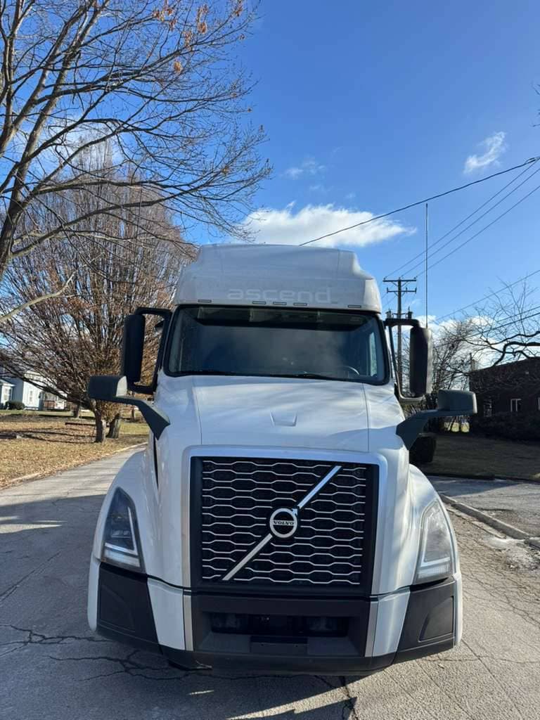 2022 Volvo VNL 760 image 5