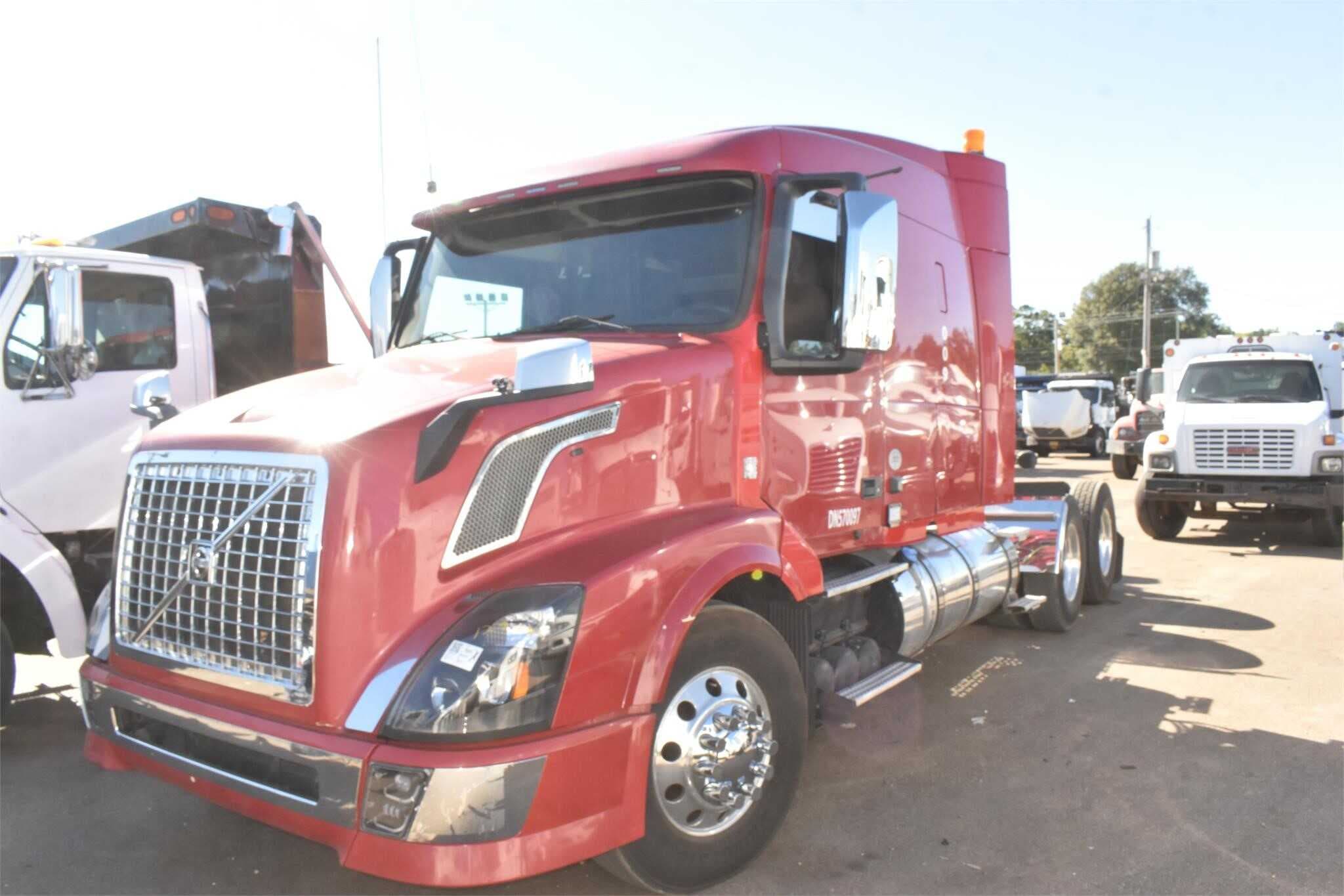 2013 Volvo VNL670 image 3