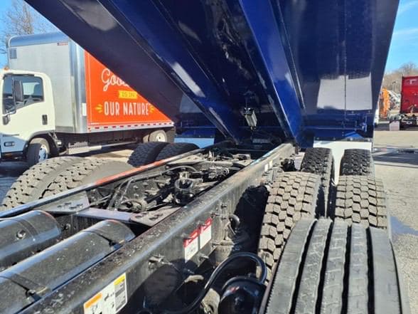 2025 Kenworth T880 image 14