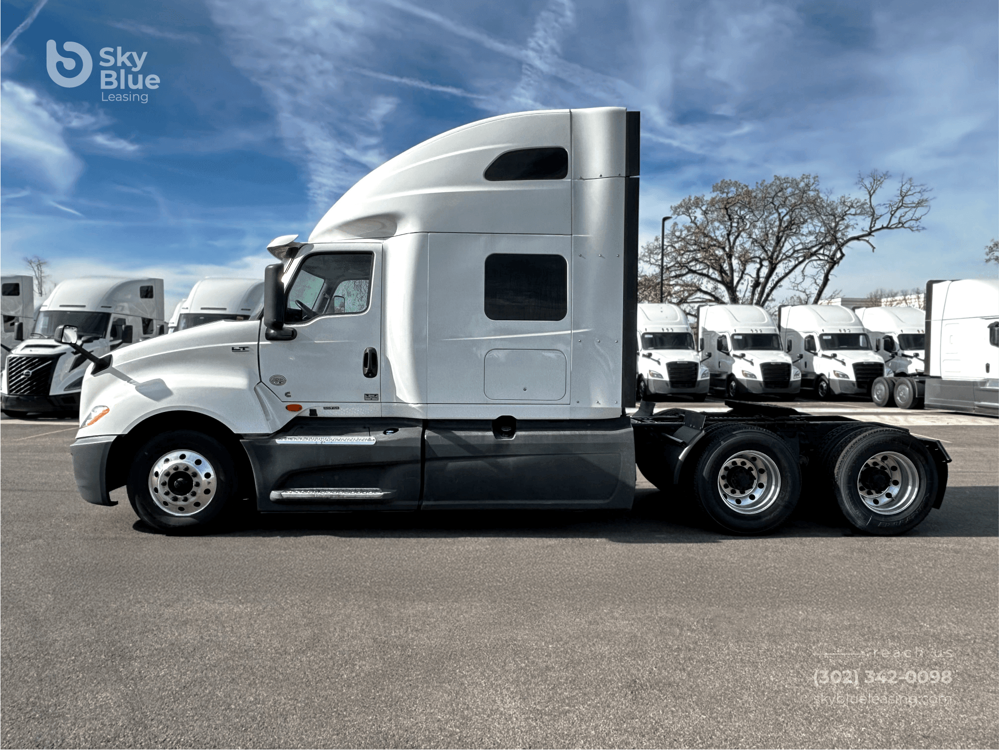 2022 International LT625 image 6