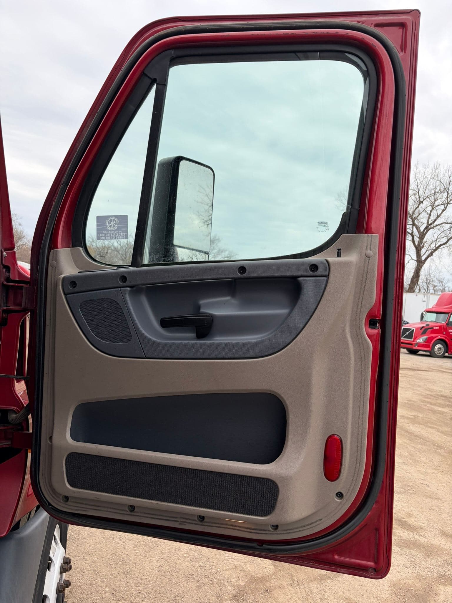 2016 Freightliner Cascadia image 13