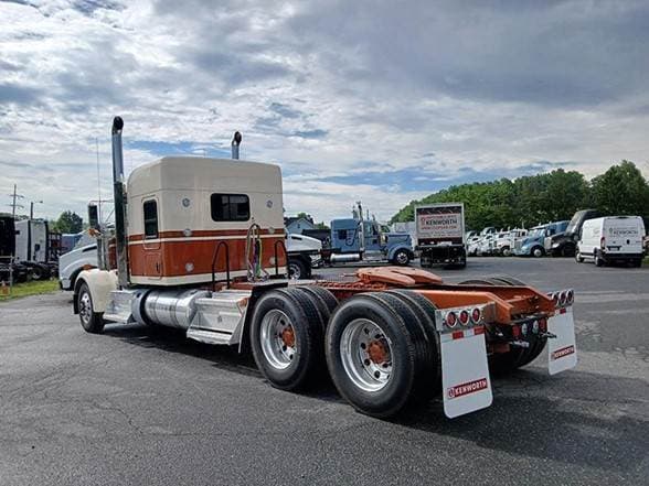 2025 Kenworth W9 Series image 2