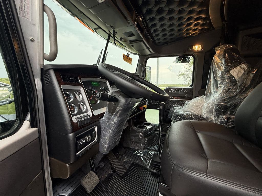 New 2027 KENWORTH W900L image 10
