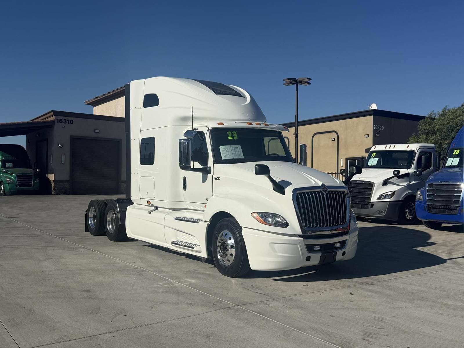 2023 International LT Sleeper Semi Truck - Raised Roof Sleeper, Cummins 450HP, 12 Speed Automatic image 2