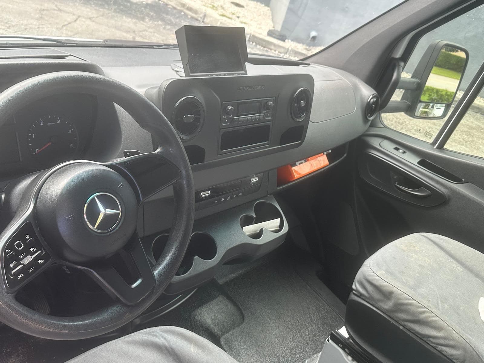2021 Mercedes-Benz Sprinter image 2