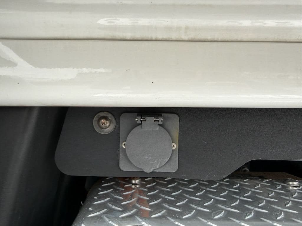 Used 2019 FREIGHTLINER CA12564DC image 13