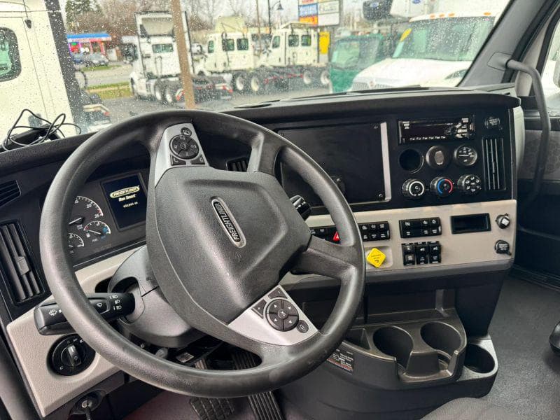 2021 Freightliner Cascadia image 14