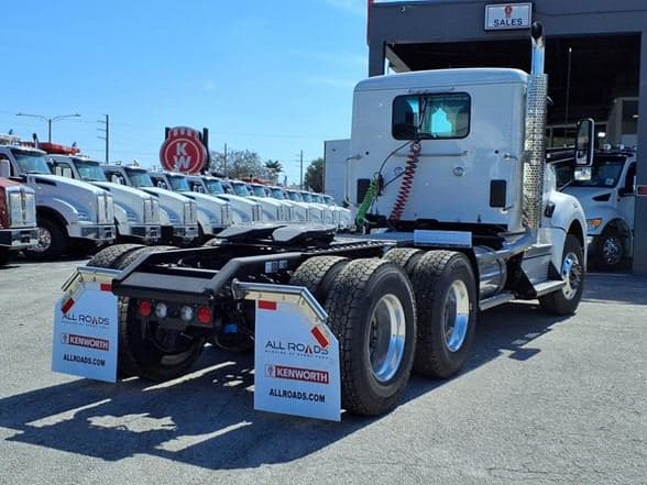 2025 Kenworth T880 image 7
