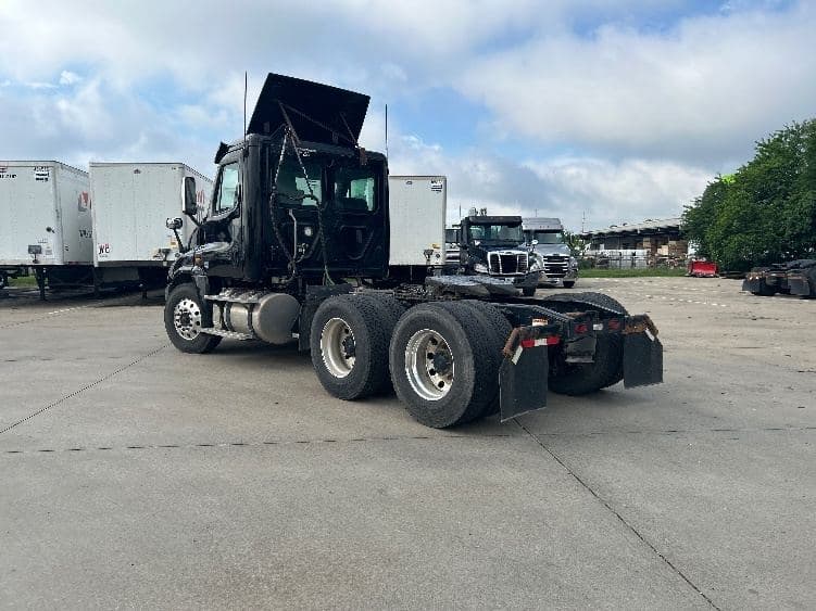 2019 Freightliner Cascadia 12564ST Day Cab | Detroit DD15 455 HP | 6x4 | Air Ride image 5