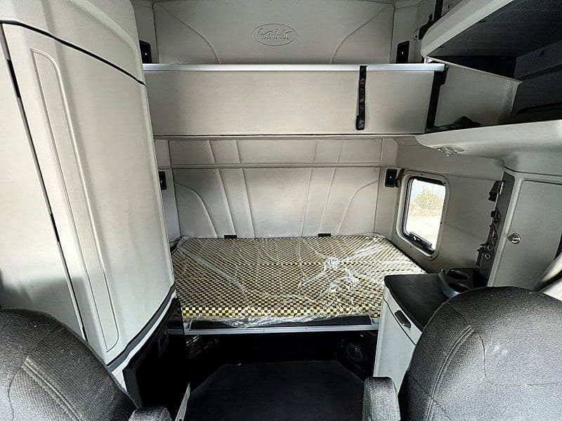 2021 Peterbilt 579 image 6