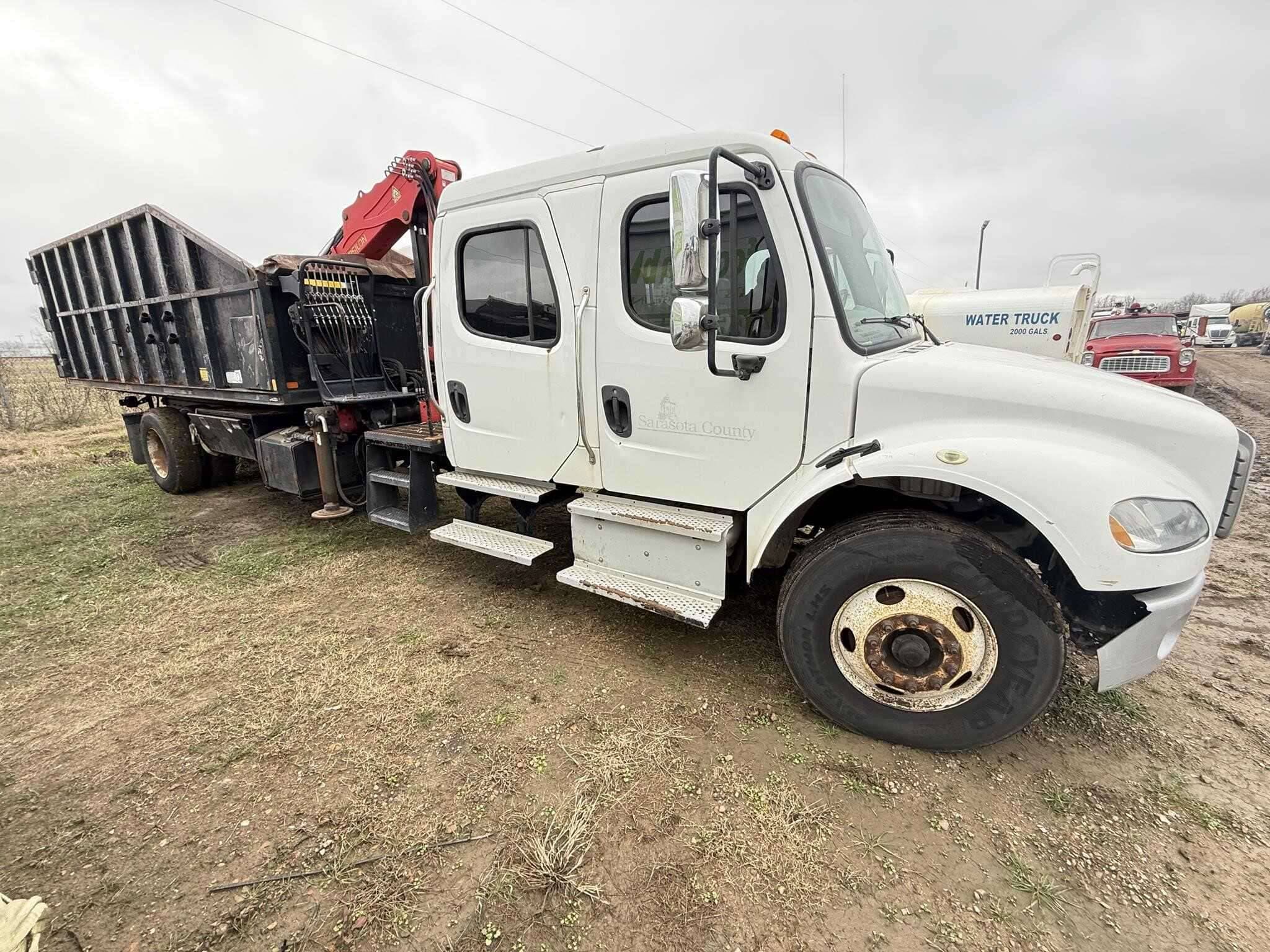 2017 Freightliner M2 image 7