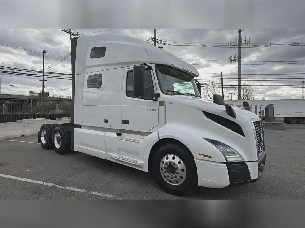 2022 Volvo VNL image 3