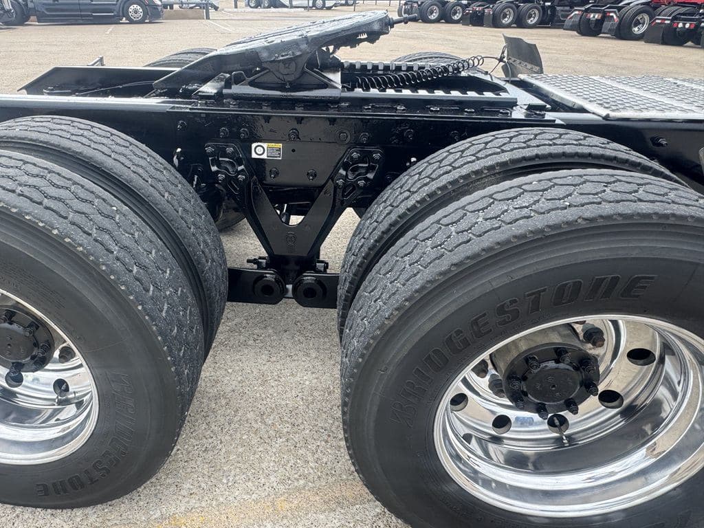 Used 2024 KENWORTH T880 image 6