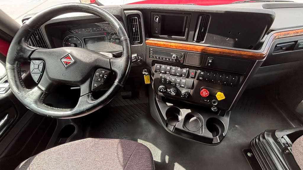 Used 2021 INTERNATIONAL LT625 image 19