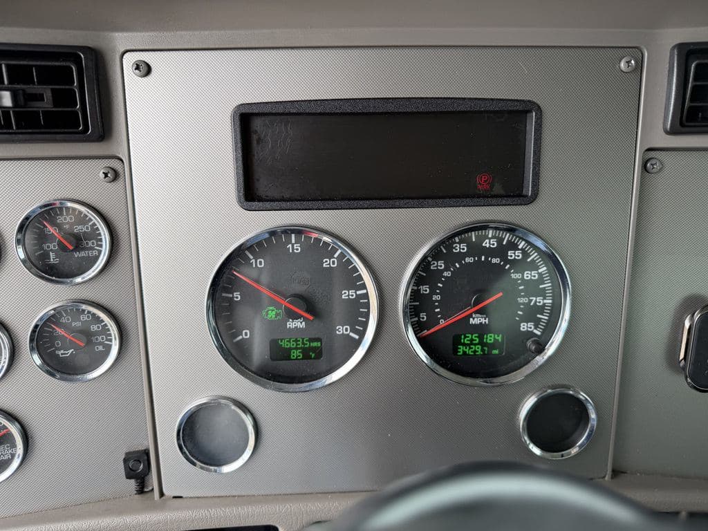 Used 2021 KENWORTH T270 image 2