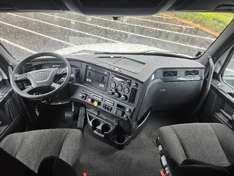 2023 Freightliner Cascadia 126 image 5