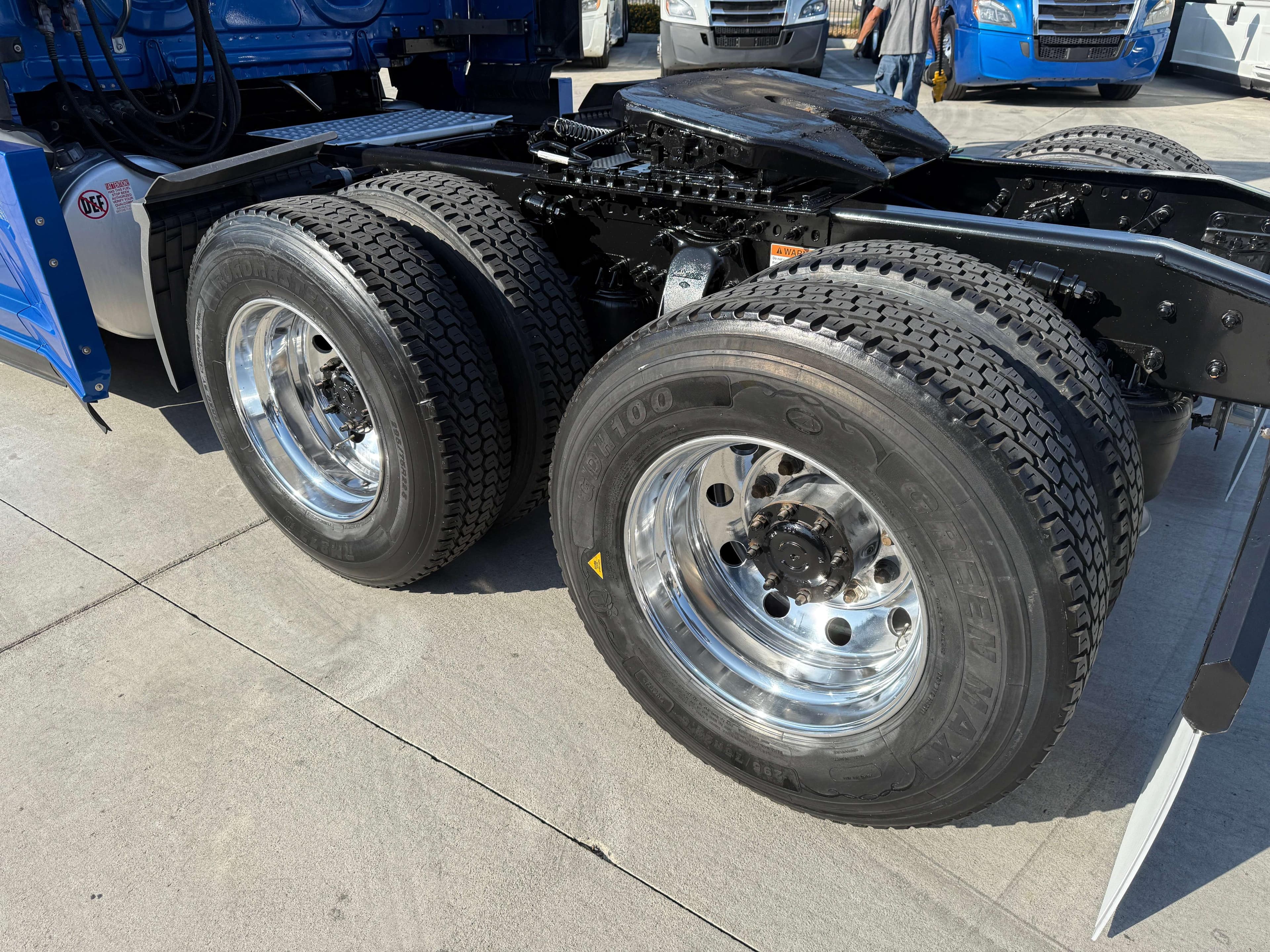 2020 Freightliner Cascadia 126 image 10