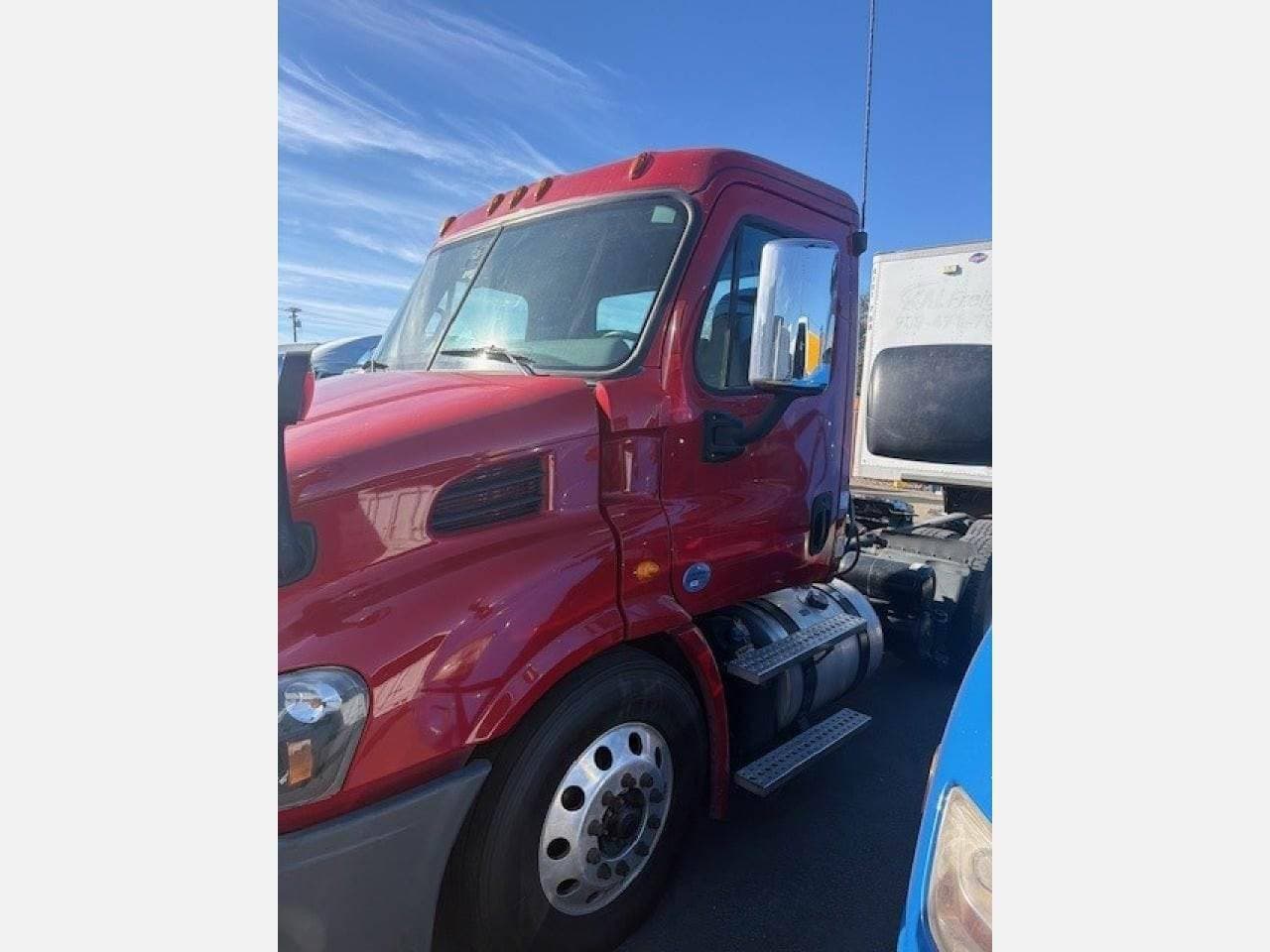 2019 Freightliner Cascadia 113 image 2