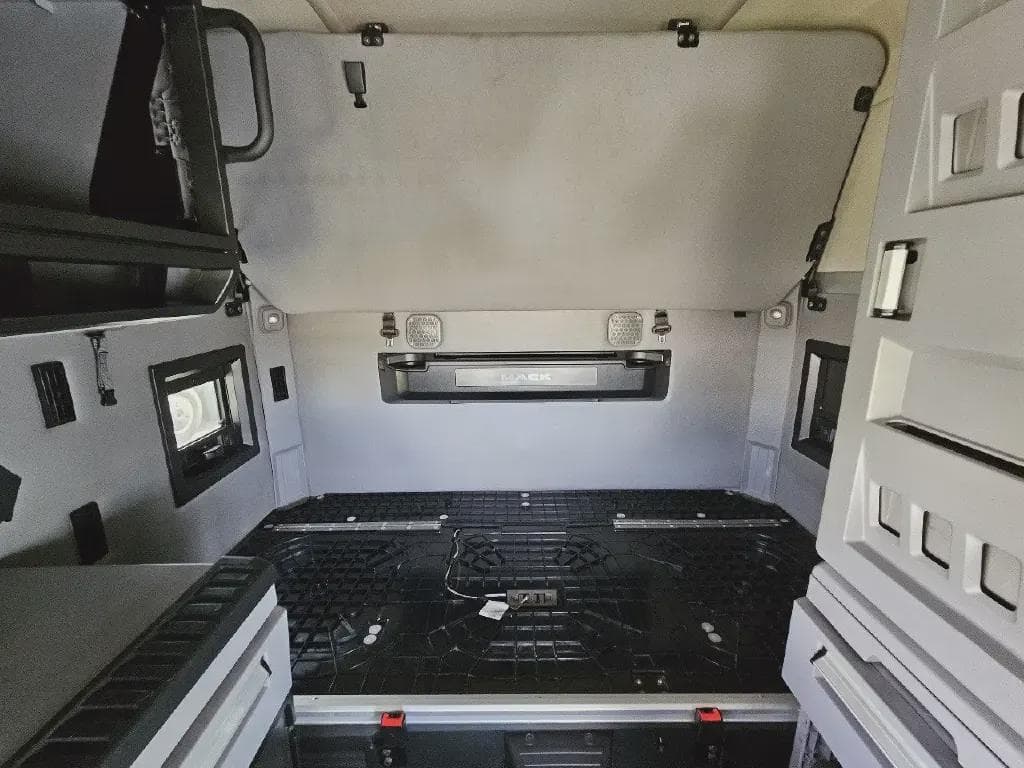 Used 2020 MACK Conventional - Sleeper Truck image 6